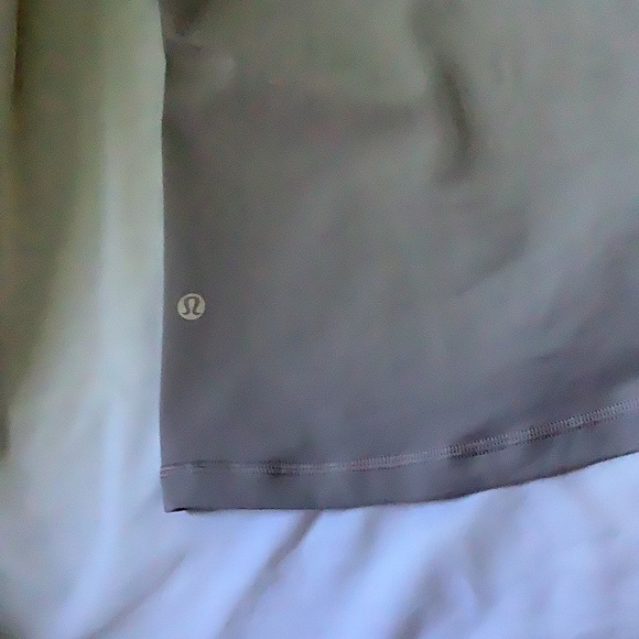 Size 10 lululemon tank. Has built in bra only worn a few times. - Picture 2 of 8